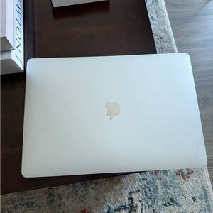 Macbook Pro laptop 250GB